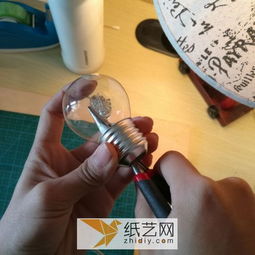 白熾燈泡變廢為寶變身可愛小工藝品 這么美當然要用作教師節禮物啦