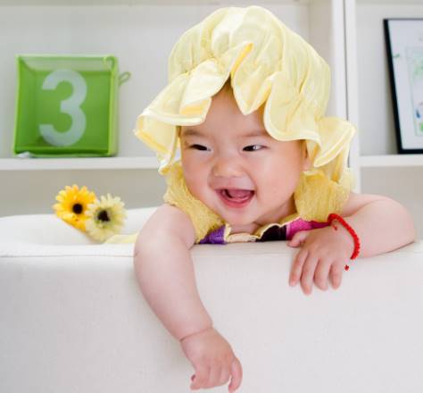 新生兒奶粉怎么選 不妨試試伊利金領(lǐng)冠塞納牧