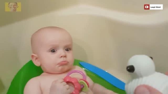 超可愛的萌寶被各種奇葩玩具嚇哭瞬間大人還在笑 良心不會痛嗎