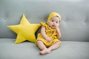 這個(gè)可愛(ài)寶寶萌翻整個(gè)石家莊 成最小網(wǎng)紅