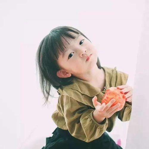 寶寶天生骨骼清奇, 腳趾 長于手指,媽媽不敢給娃穿涼鞋