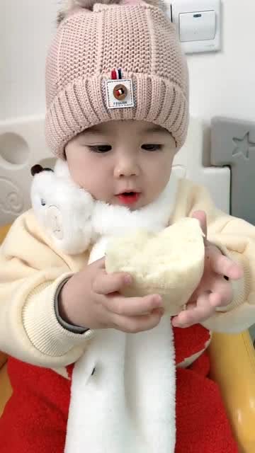 之前看到誰的寶寶都覺得好可愛 自從自己生了娃 就覺得自己的寶寶最可愛