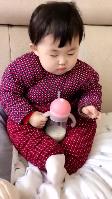 可愛(ài)的寶寶,靜如處子,動(dòng)如脫兔,集可愛(ài)和搞怪于一身